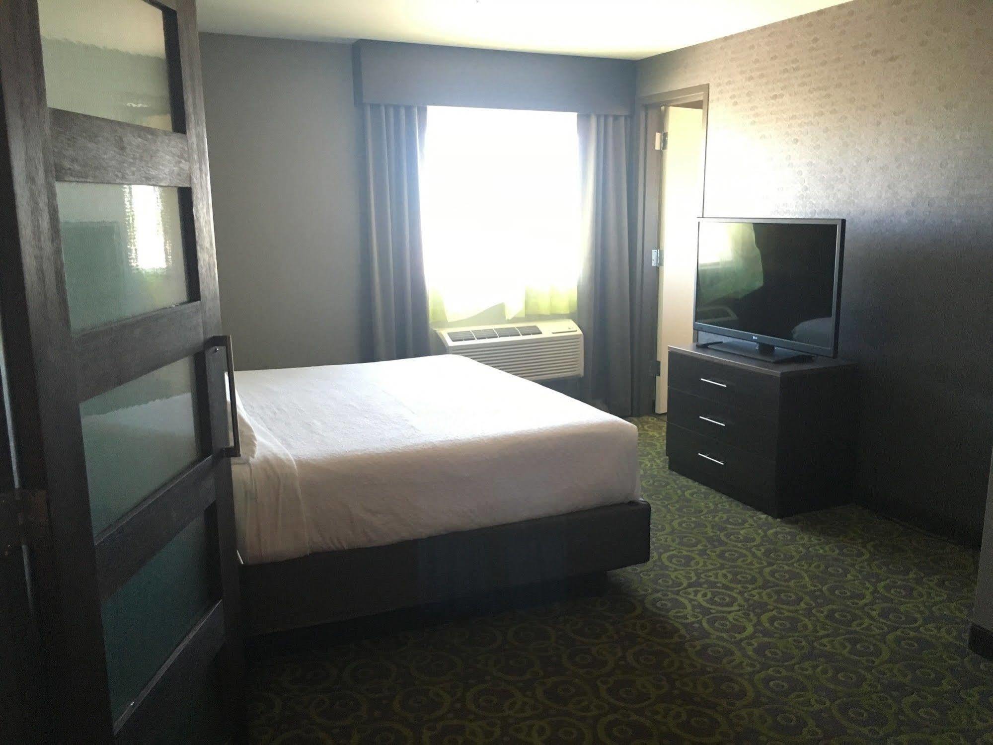 Holiday Inn Express Winnipeg Airport - Polo Park By Ihg Zewnętrze zdjęcie
