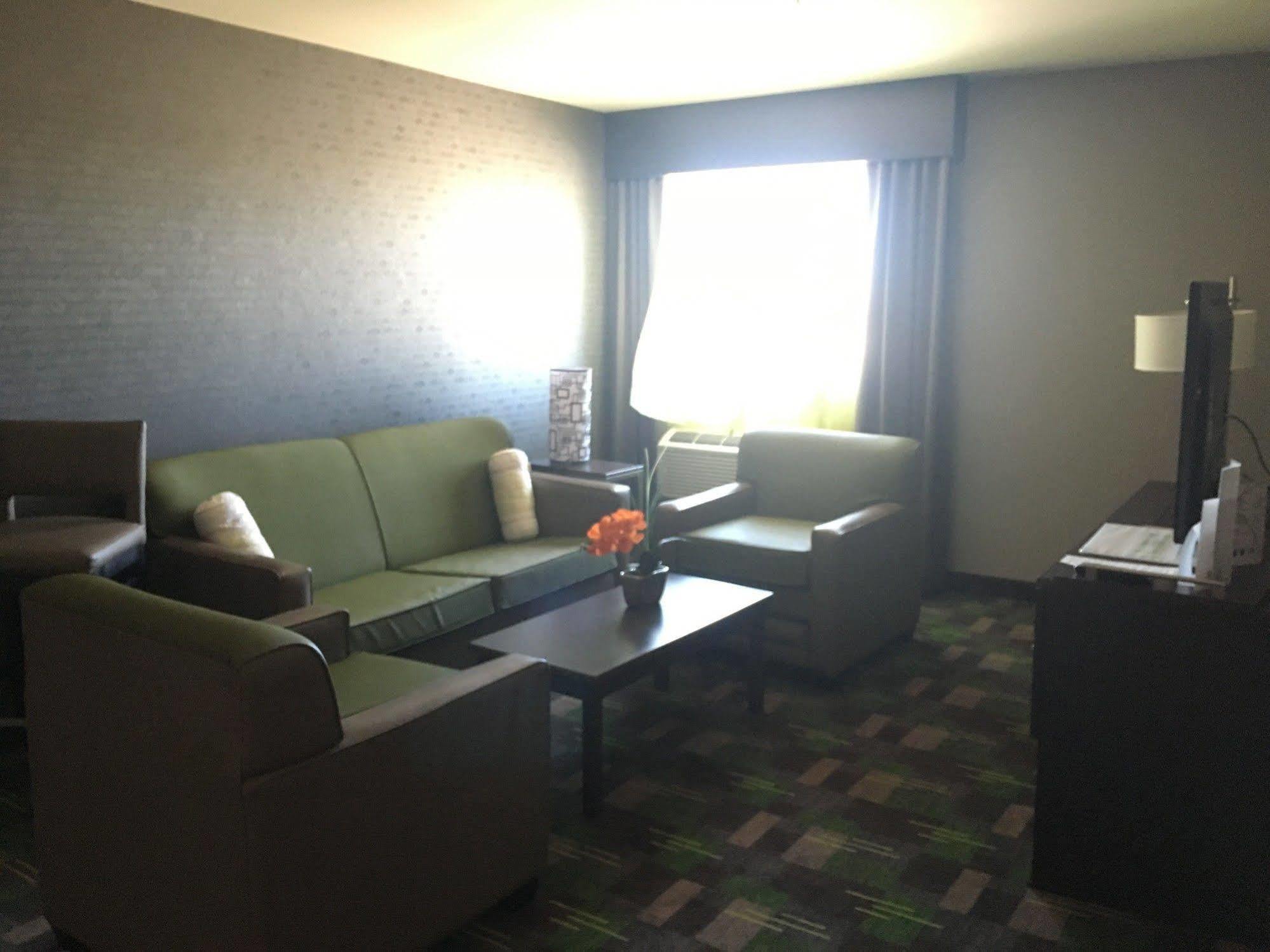 Holiday Inn Express Winnipeg Airport - Polo Park By Ihg Zewnętrze zdjęcie