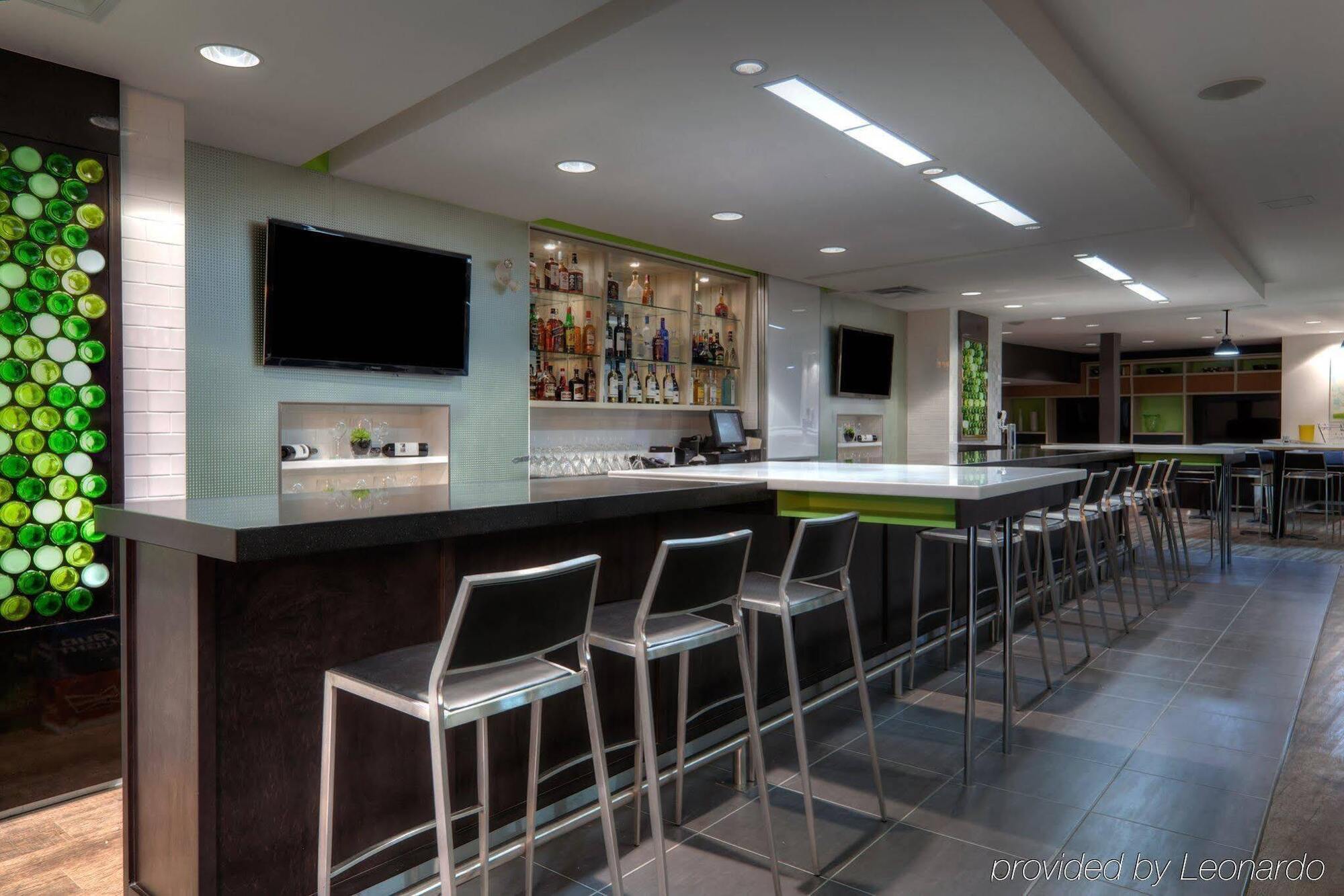 Holiday Inn Express Winnipeg Airport - Polo Park By Ihg Zewnętrze zdjęcie