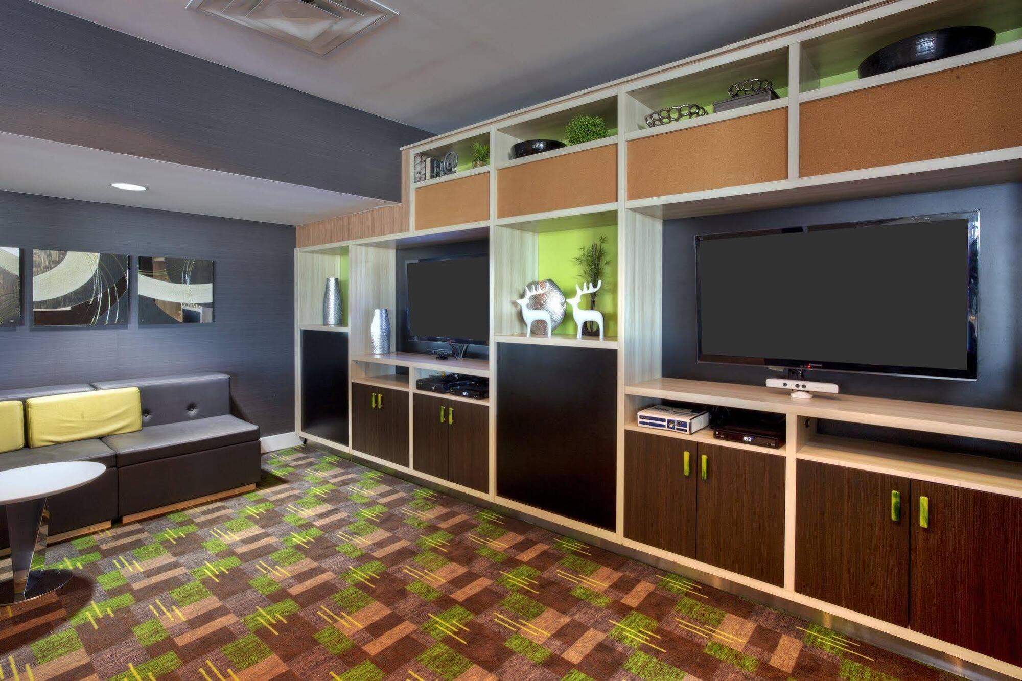 Holiday Inn Express Winnipeg Airport - Polo Park By Ihg Zewnętrze zdjęcie